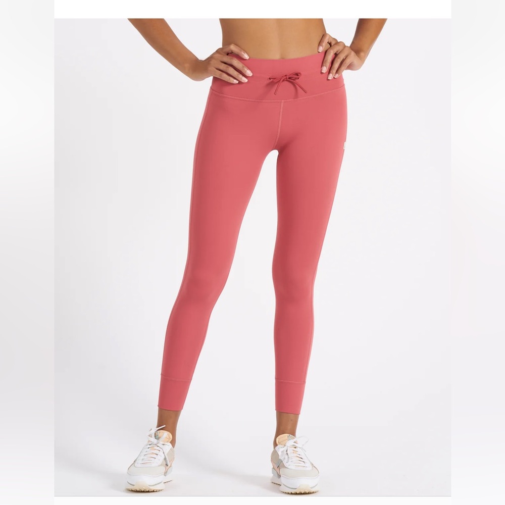 Size Large Vuori Daily Legging in Sierra